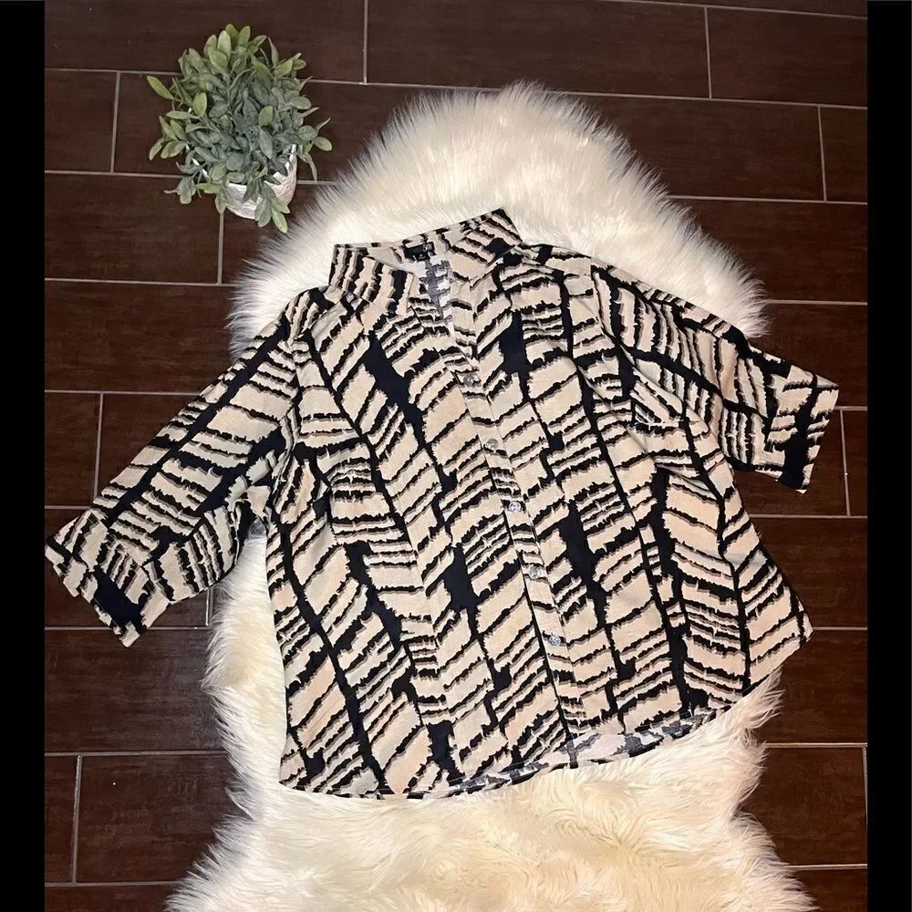 East 5th Women beige/black zebra print linen blend button down sz 2X